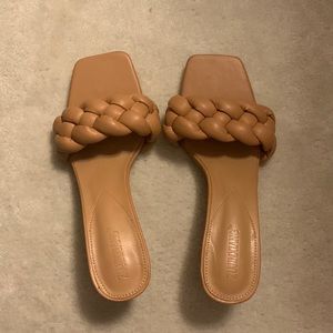 Toes mules camel